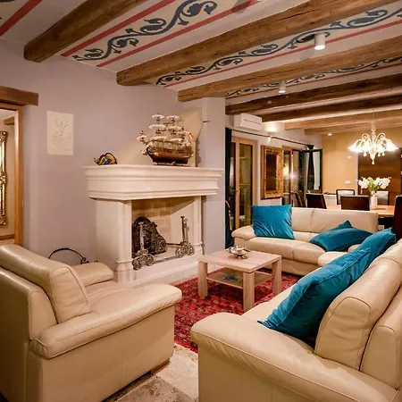 Villa Luxury Palazzo V. Pelsocz *